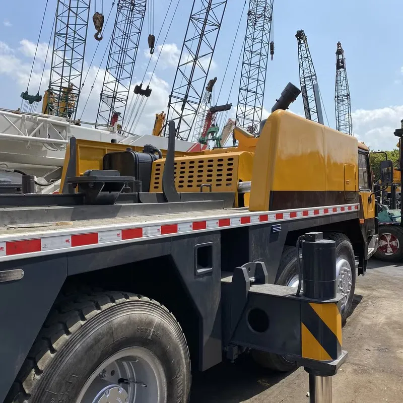 Truck Crane Hydraulic Support Leg Cylinder Installation